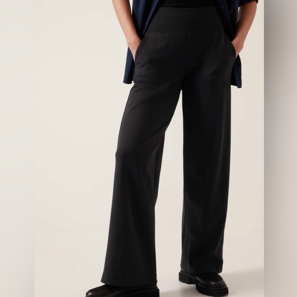 NWT Athleta Black Venice Wide
Leg Pant, Large petite